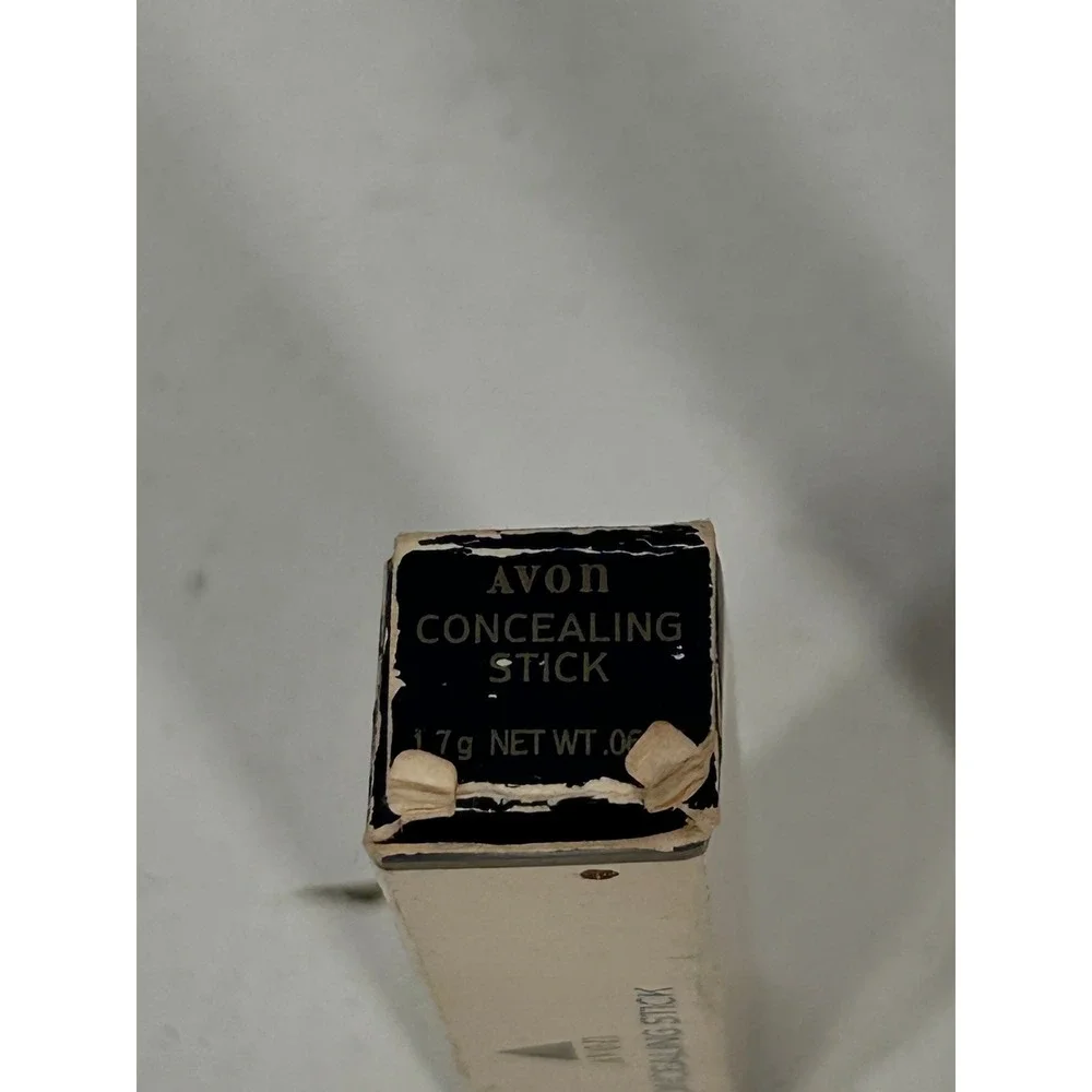 Avon Concealing Stick Light 1.7g Vintage 1994 New in Box 315-50-00
